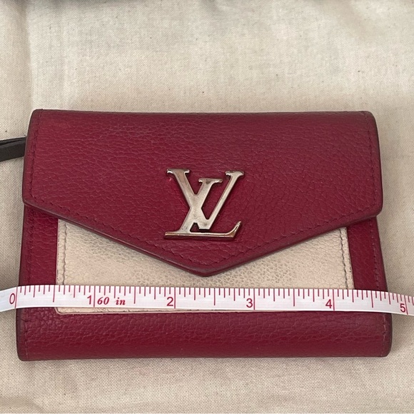 LOUIS VUITTON MyLockMe Compact Wallet in red and cream leather⭐️💯AuThEnTiC - Picture 12 of 15